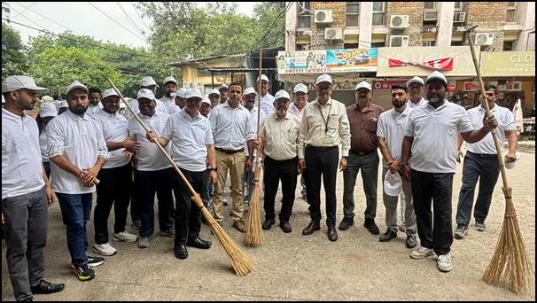 औषध विभाग ने अपने कार्यालयों, नाईपर और पीएसयू इकाइयों में सफाई अभियान चलाकर 'स्वच्छता पखवाड़ा' मनाया